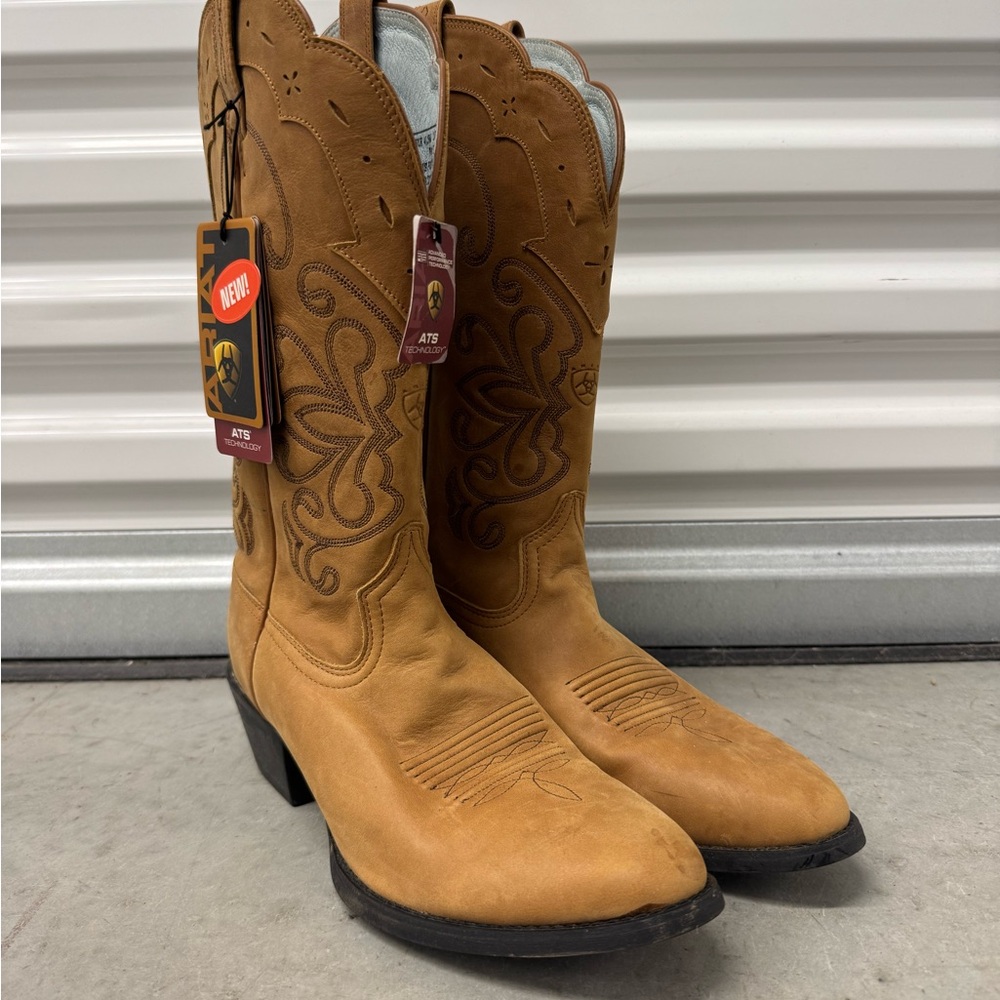 ARIAT WOMENS SIZE 10b Heritage R Toe Western Boot